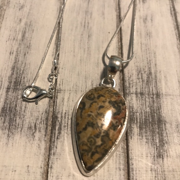 Beautiful pendent❤️ - Picture 3 of 4